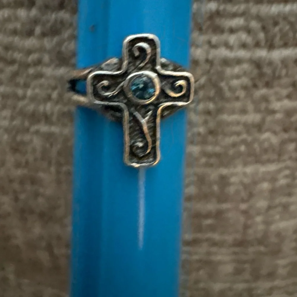 GUC cross Or Paz ring made in Israel. Size 8 stamped .925